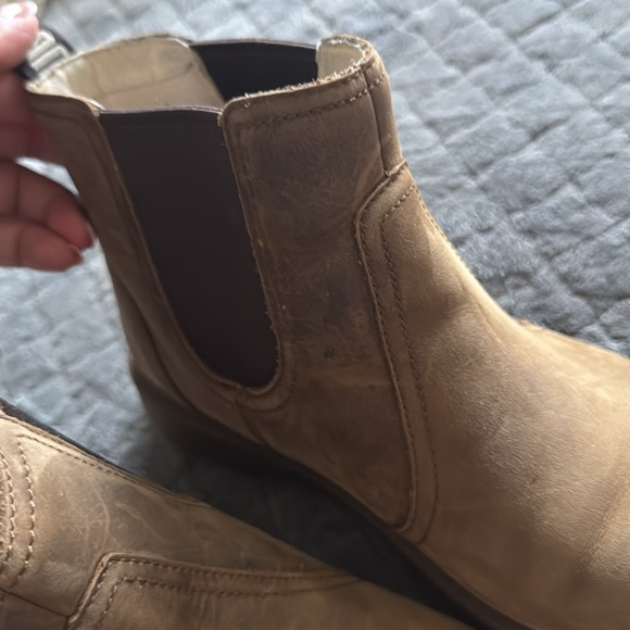 Ugg - Picture 6 of 7